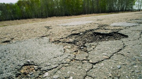 अस्पतालअघिको सडक जीर्ण, ठेक्काको छ वर्षमा पनि भएन काम