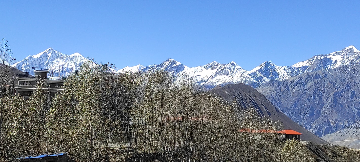 शीरमा हिमाल राखेर काखमा बसेको सुन्दर मुस्ताङ (फोटोफिचर)