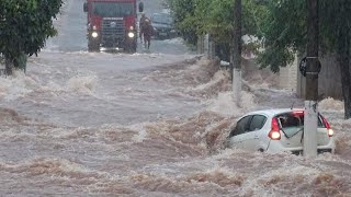 ब्राजिलमा व्यापक वर्षाका कारण सडकहरू नै खोलामा परिणत