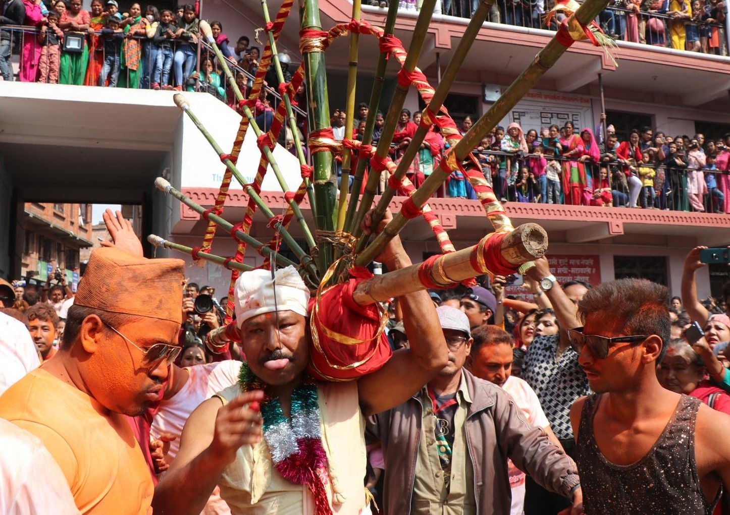 दुष्ट आत्माहरूले दु:ख दिन छोडेको सम्झनामा मनाइने जिब्रो छेड्ने पर्वको शुरुवात कसरी भयो ?