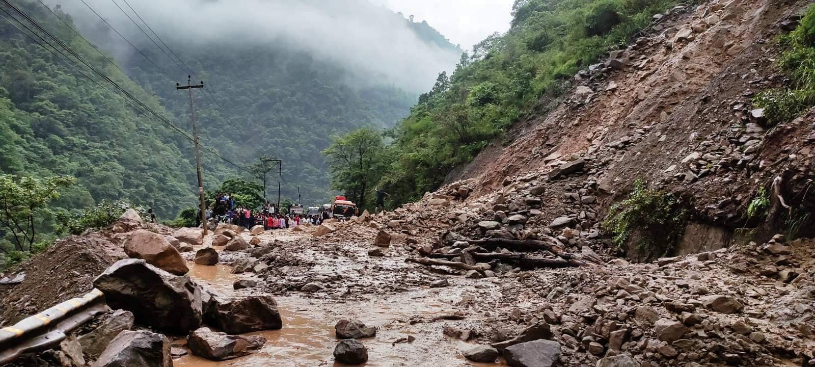 गए रातिदेखि अवरुद्ध नारायणगढ-मुग्लिन सडक अझै खुल्न सकेन