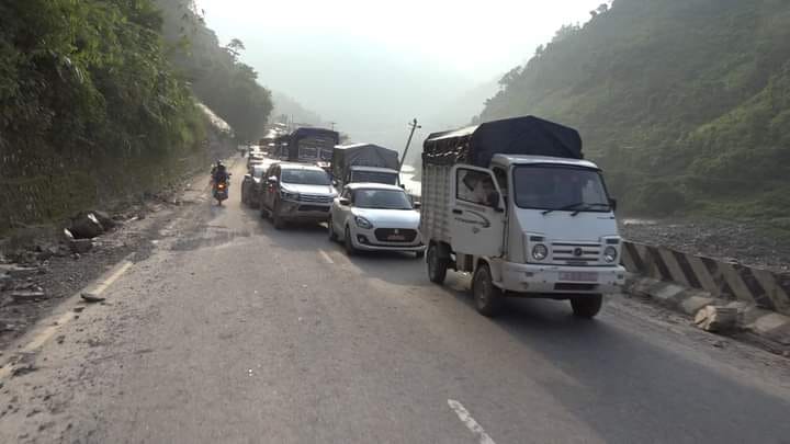 पहिरोको कारण मुग्लिन-नारायणगढ सडक एकतर्फी खुला