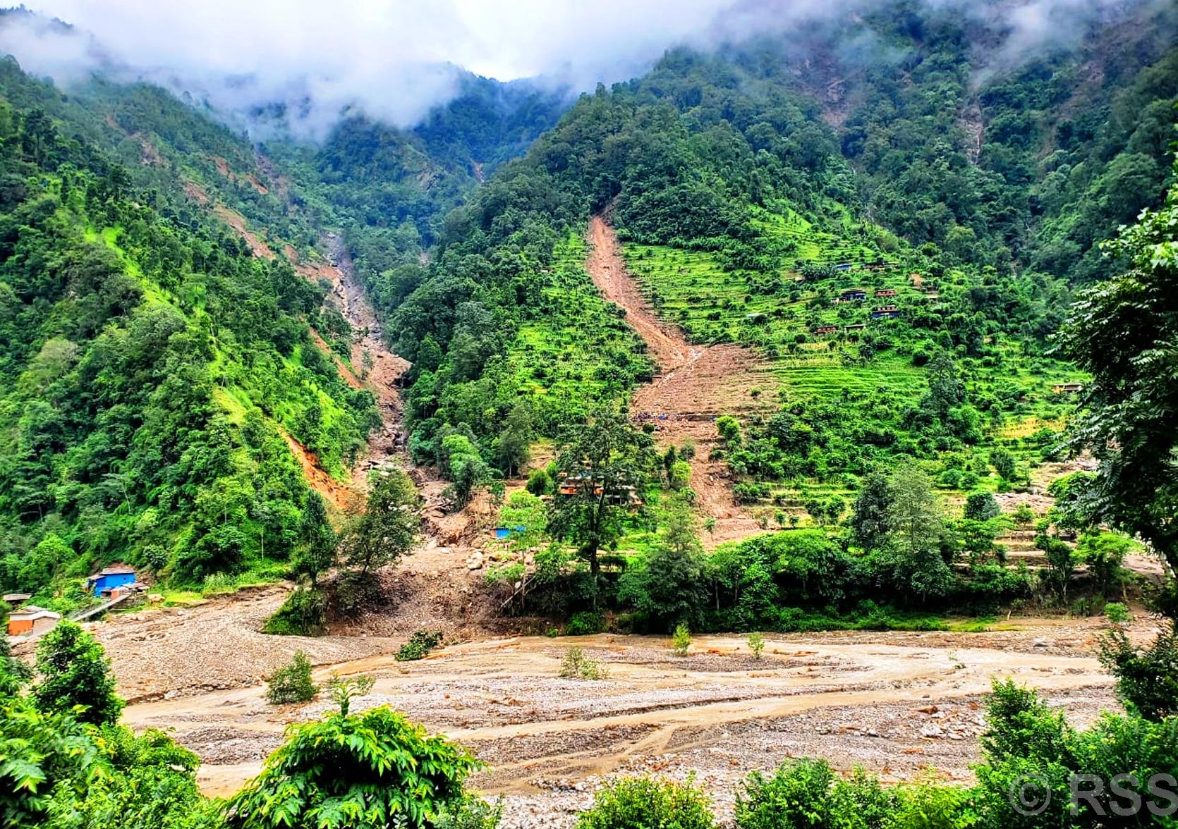 बडिगाड पहिरोः ५० परिवार विस्थापित