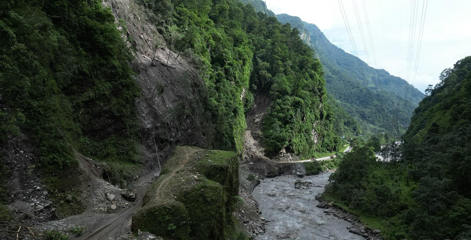 कालीगण्डकी करिडोरः महभिरको पहिरोले दुर्घटनाको जोखिम