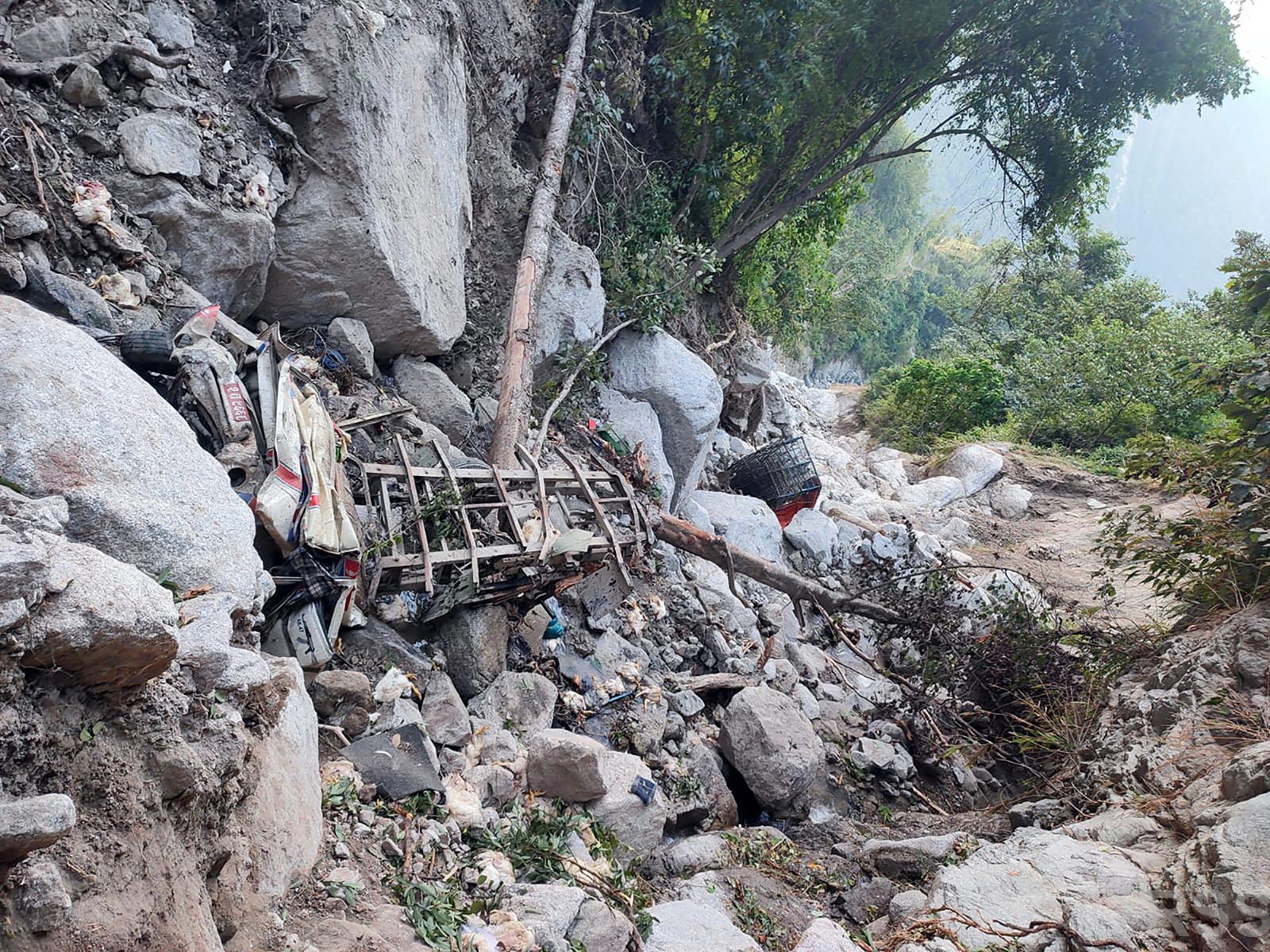 कान्तिलोकपथस्थित माझखोला सडकमा बोलेरो गाडी दुर्घटना, चालकको मृत्यु