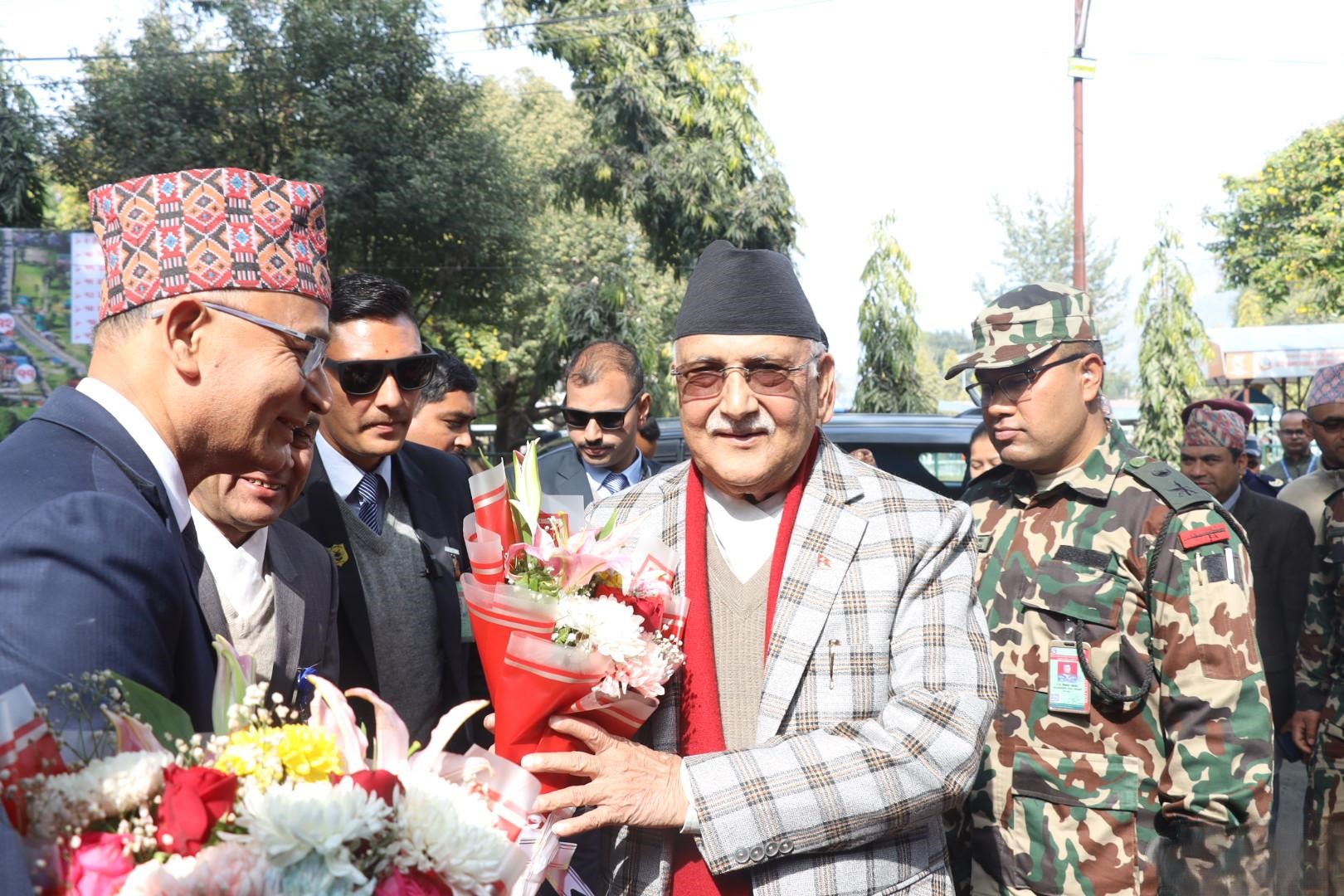 दीक्षान्त समारोहमा सहभागी हुन प्रधानमन्त्री ओली पोखरामा