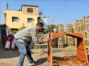 बेत र बाँसका सामानबाट आत्मनिर्भर बन्दै टीकापुरका महिला