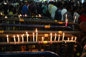 हत्या गरिएकी चिकित्सकका लागि मैनबत्ती जुलुसमा भारतीयहरूद्वारा न्यायको माग