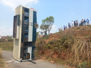 पोखरा महानगरपालिका –२७ अर्चलेमा शनिबार दुर्घटना भएको  बस