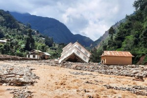 बाढीपहिरोको दुई महिनाः सुरक्षित बासस्थानको माग गर्दै पीडित