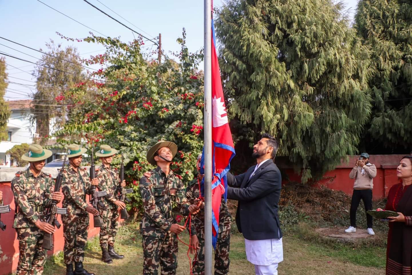 पुजापाठसहित गृहमन्त्री रवि लामिछाने सरकारी निवासमा,  पिर्के सलामी लिन अस्वीकार