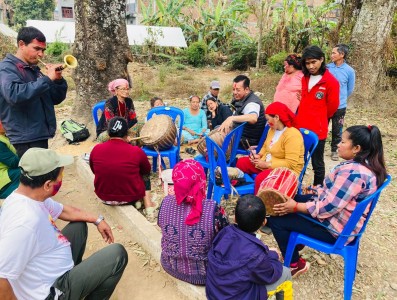 नौमती बाजा बजाउन तालिम लिँदै बागलुङका आमाहरू