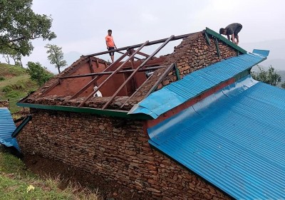 तनहुँमा हावाहुरीले तीन सय ३३ घर गोठमा क्षति