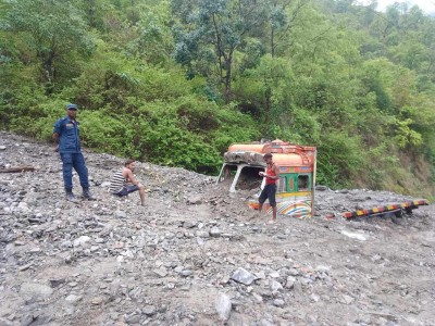 पहिरोले अवरूद्ध भएको मध्यपहाडी लोकमार्ग एकतर्फी सञ्चालनमा