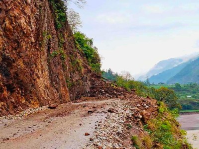 ओखलढुङ्गामा पहिरोमा पुरिएर एकजनाको मृत्यु, दुई घाइते