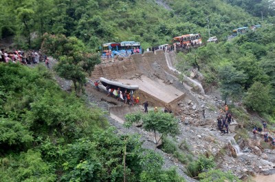 ‘पहिरोले बगाएको बसमा सात भारतीय थिए’