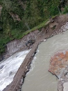 ह्युमपाइपले जोडियो तातोपानी नाका