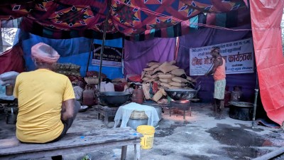 चिम्टीका अग्निपीडितलाई मधेशी एकता समाजले गर्यो दुई छाक भोजनको व्यवस्था