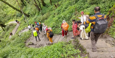 गोसाइँकुण्ड गएका दुई तीर्थयात्री लडेर घाइते, उद्धार गरी रसुवा अस्पताल ल्याइयो