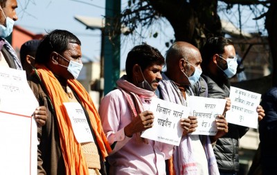 उद्योगीले रकम भुक्तानी नगरेको भन्दै उखु किसान संघर्ष समितिद्वारा माइतीघरमा धर्ना