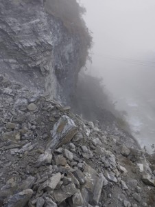 पहिरो खस्दा महाकाली लोकमार्ग अवरुद्ध