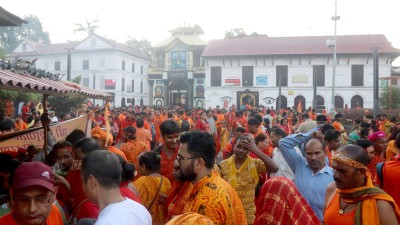 साउनको अन्तिम सोमबार आज पशुपतिनाथसहित देशभरका शिवालयमा भक्तजनको घुइँचो