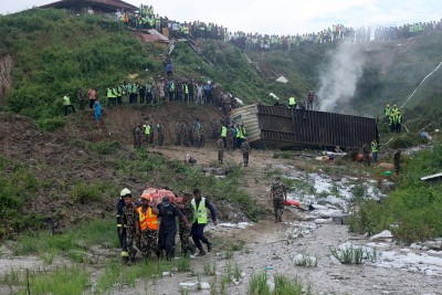 सौर्य एयरलाइन्सको विमान दुर्घटनामा मृत्यु भएका १७ जनाको शव आफन्तले बुझे