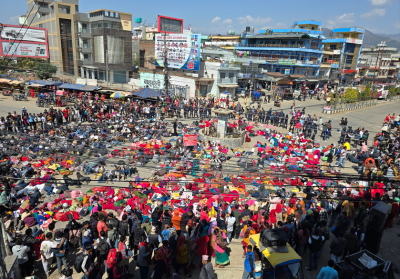 सडकमा सुतेर आन्दोलन गर्दै स्वर्गद्वारी गुठीपीडित