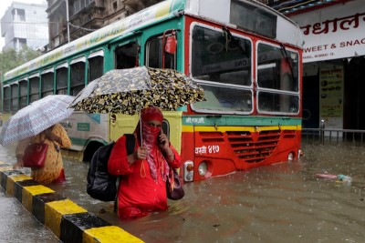 भारतका विभिन्न राज्यमा मुसलधारे वर्षा, ७ सय सडक बन्द, २९ जनाको ज्यान गयो