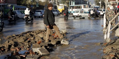 मेलम्चीको पानी वितरणका क्रममा उपत्यकाका सडकमा क्षति