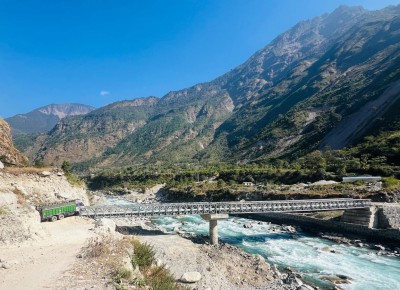 कर्णाली समृद्धिको आधार बन्दै सडक,  स्याउ र जडीबुटीले पाउन थाल्यो बजार