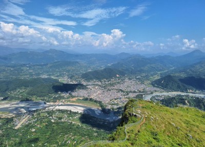 दसैँ सुरु भएसँगै मानुङकोटमा पर्यटकको चहलपहल