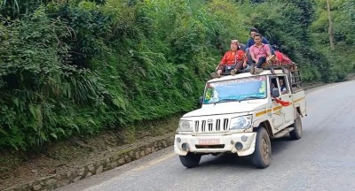 छतमा यात्रु बोक्नेलाई धमाधम कारबाही, २० हजारसम्म जरिवाना