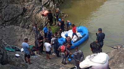 शनिबार त्रिशूली नदीमा ट्याक्सी दुर्घटना हुँदा बेपत्ता भएका युवकको शव फेला