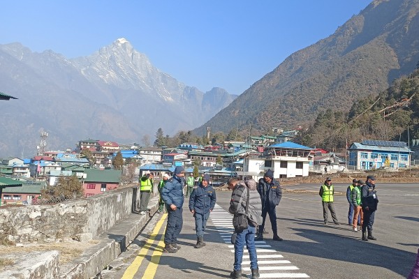 हिउँविहीन कोङ्दे हिमाल