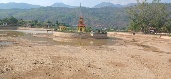 खडेरीले तालपोखरामा पानी सुक्यो