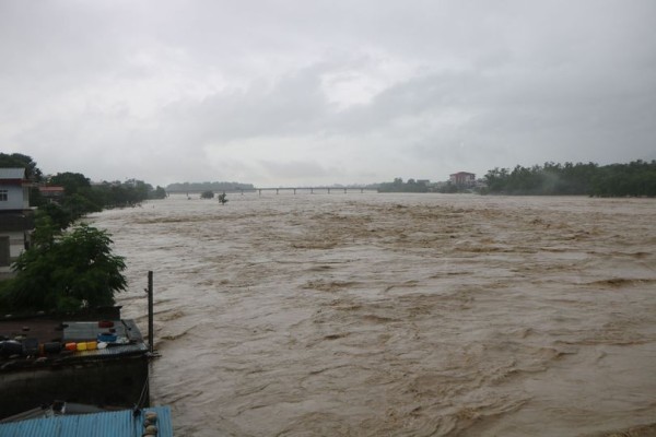 नारायणी नदीले सतर्कता तह पार गर्‍यो