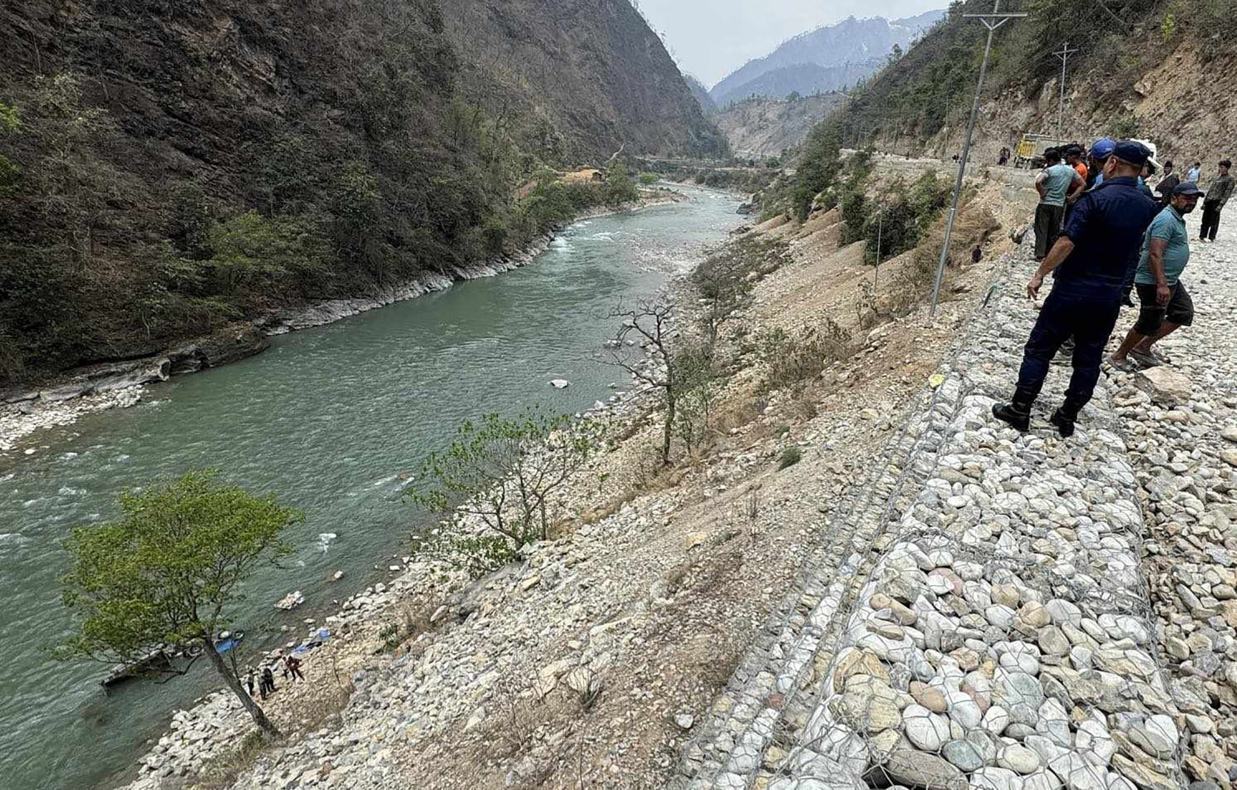 भेरी नदीमा ट्र्याक्टर खस्दा दुई जनाको मृत्यु