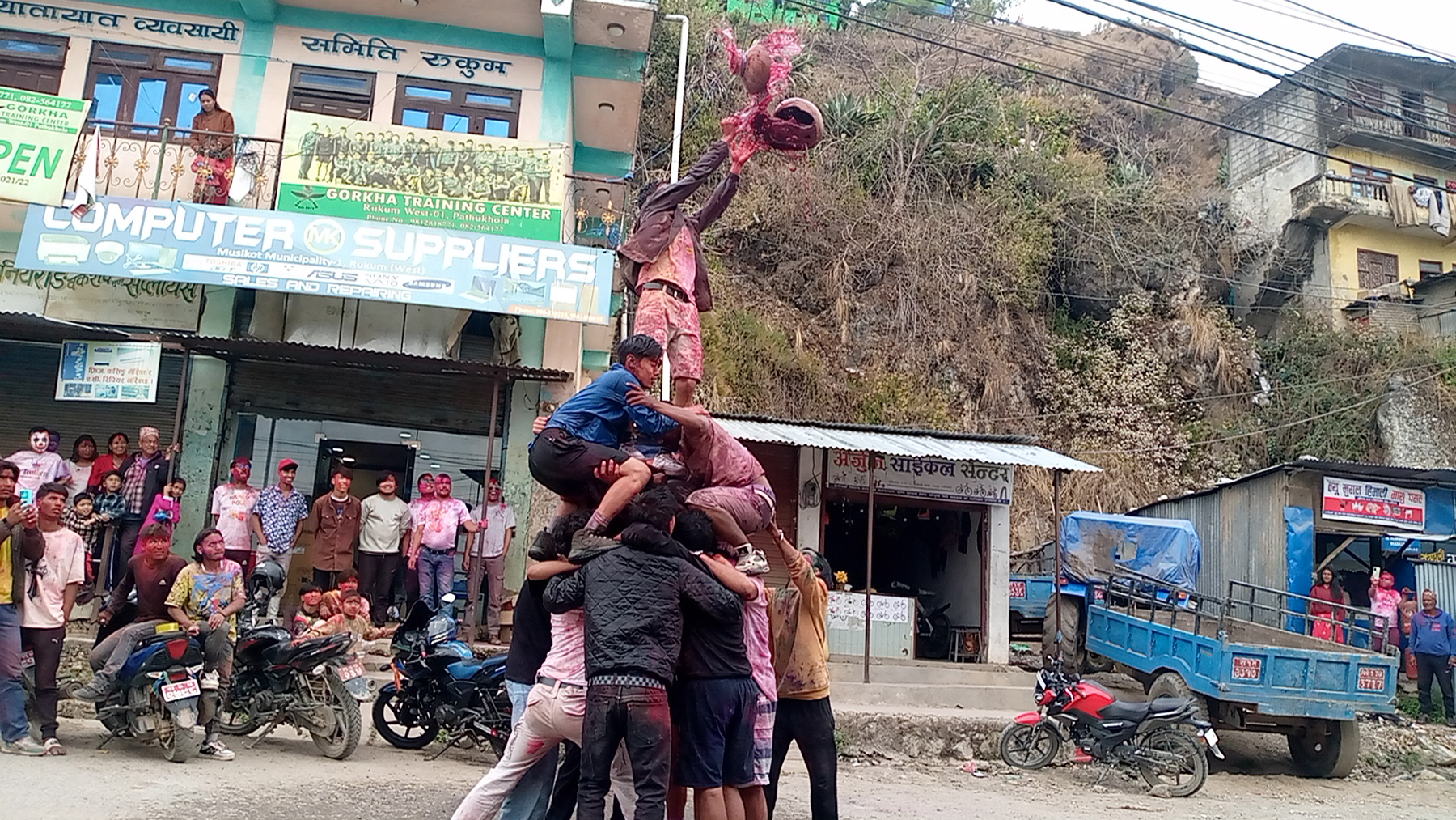 घैँटो फुटालेर शुभकामना आदानप्रदान