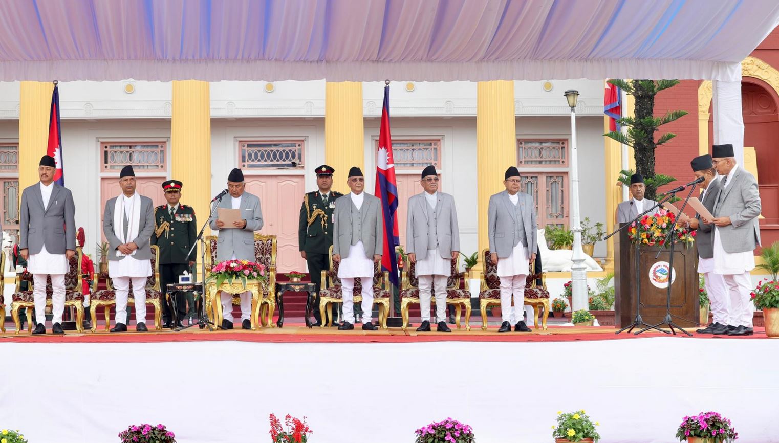 नवनियुक्त उपप्रधानमन्त्री सिंह र पौडेललगायत १९ मन्त्रीद्वारा शपथ ग्रहण