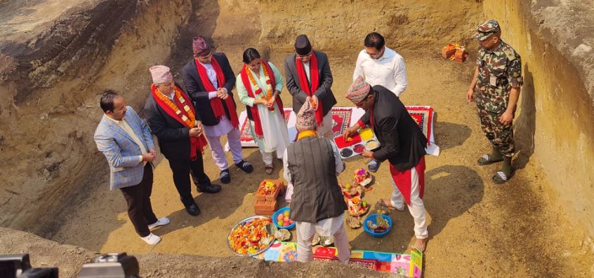 प्रधानमन्त्री प्रचण्डद्वारा भरतपुर विमानस्थलको टर्मिनल भवन शिलान्यास