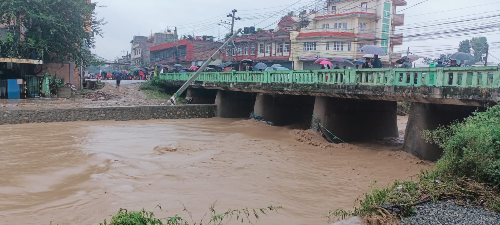 अविरल वर्षाले ललितपुरमा चार जनाको मृत्यु, महाङ्कालमा प्रहरी चौकी बग्यो