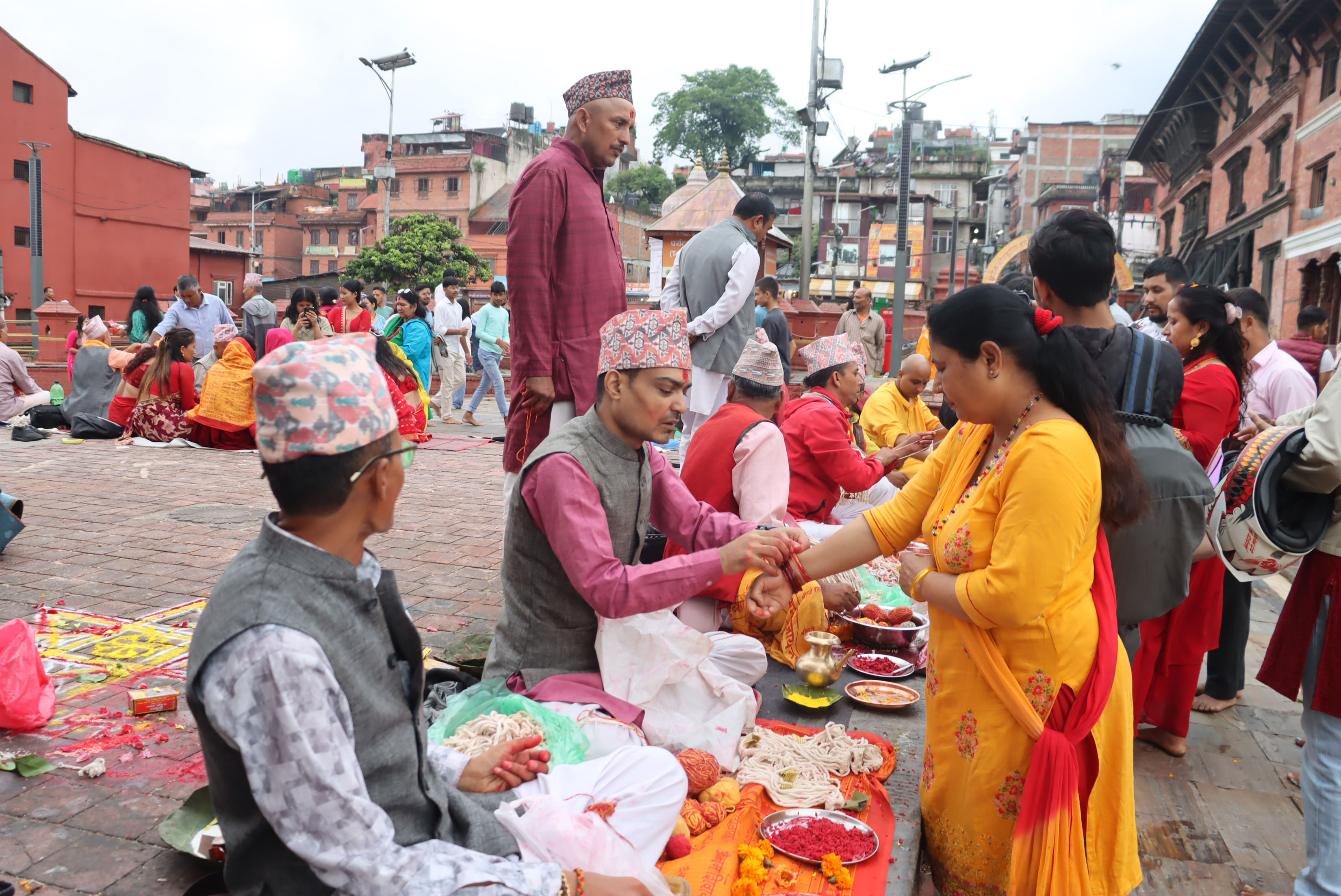 आज जनैपूर्णिमा, रक्षाबन्धन धारण गरेर मनाइँदै