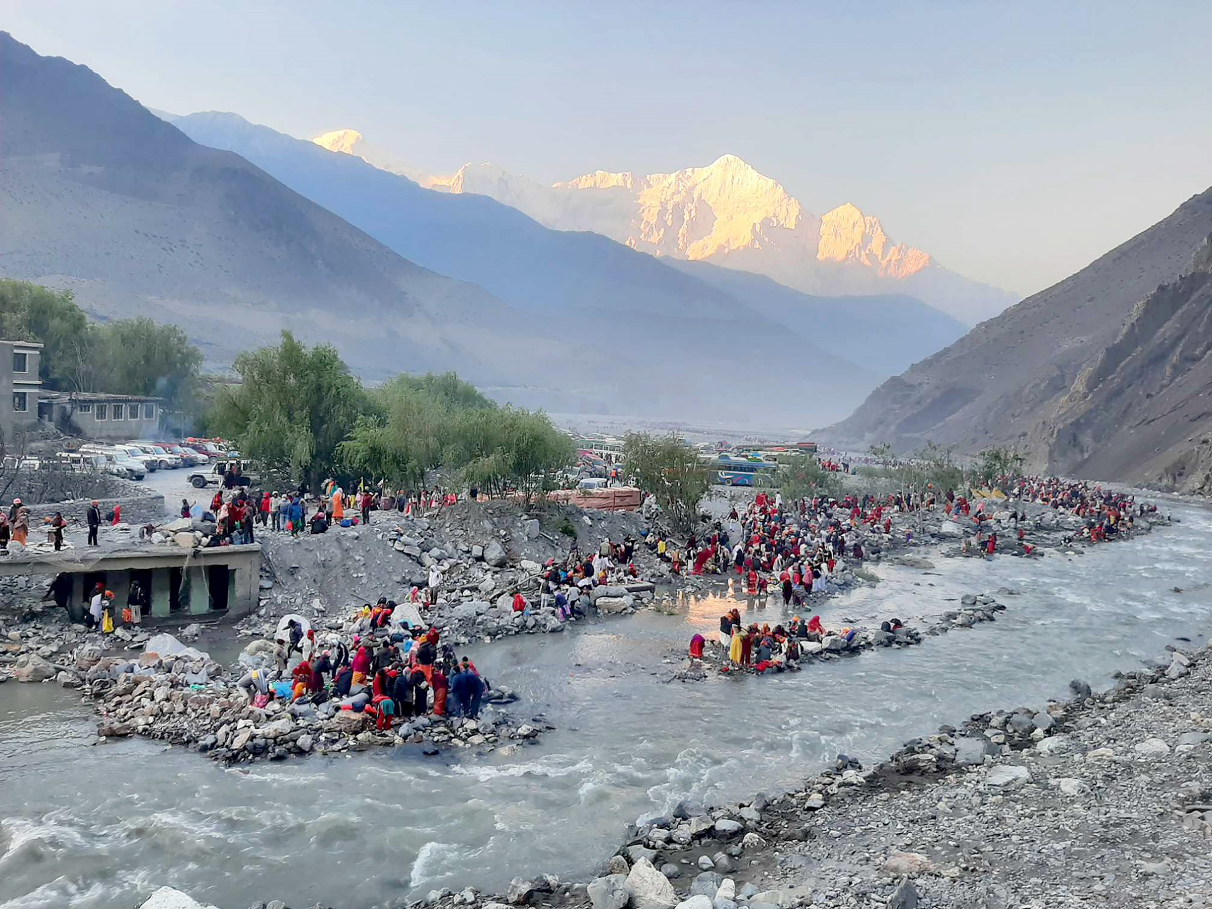 कागबेनीमा भक्तजनको घुइँचो