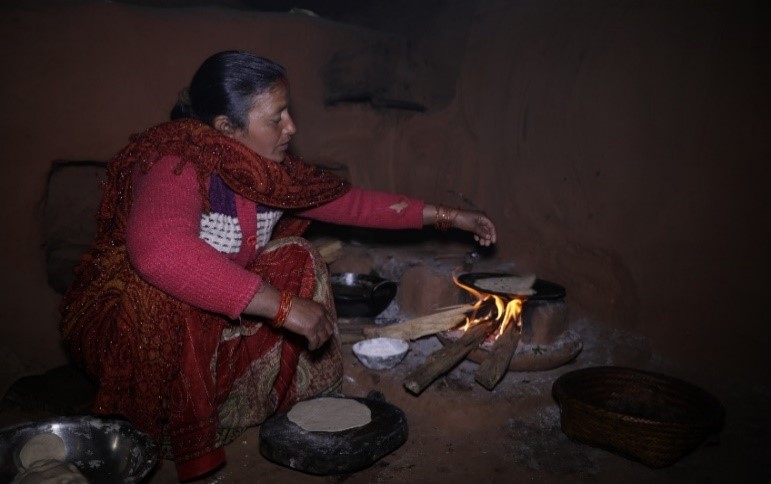 नेपालमा आधाभन्दा बढी जनताले अझै दाउरामै खाना पकाउँछन्