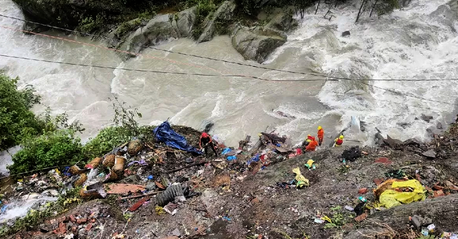 भारतको केदारनाथ मार्ग गौरीकुण्डमा भीषण बाढीपहिरोमा परी ३ को मृत्यु, १९ जना बेपत्ता