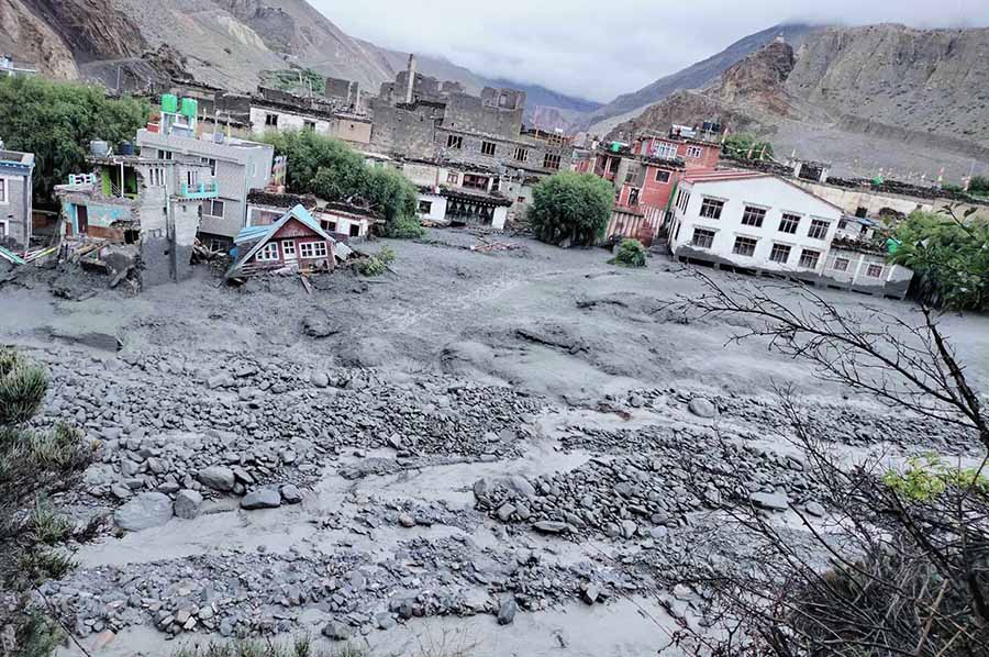 मुस्ताङको कागबेनीमा कागखोलाको बाढी पसेका घर तथा संरचनाको सफाइ र मर्मतको काम शुरु 