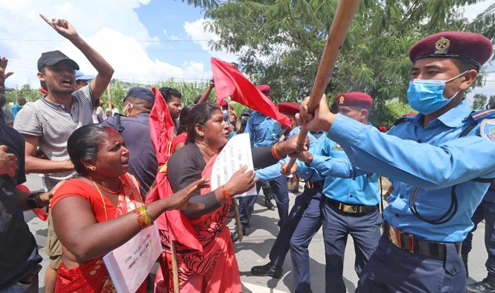 शान्तिवाटिकामा प्रहरी र मिटरब्याज पीडित बीच झडप