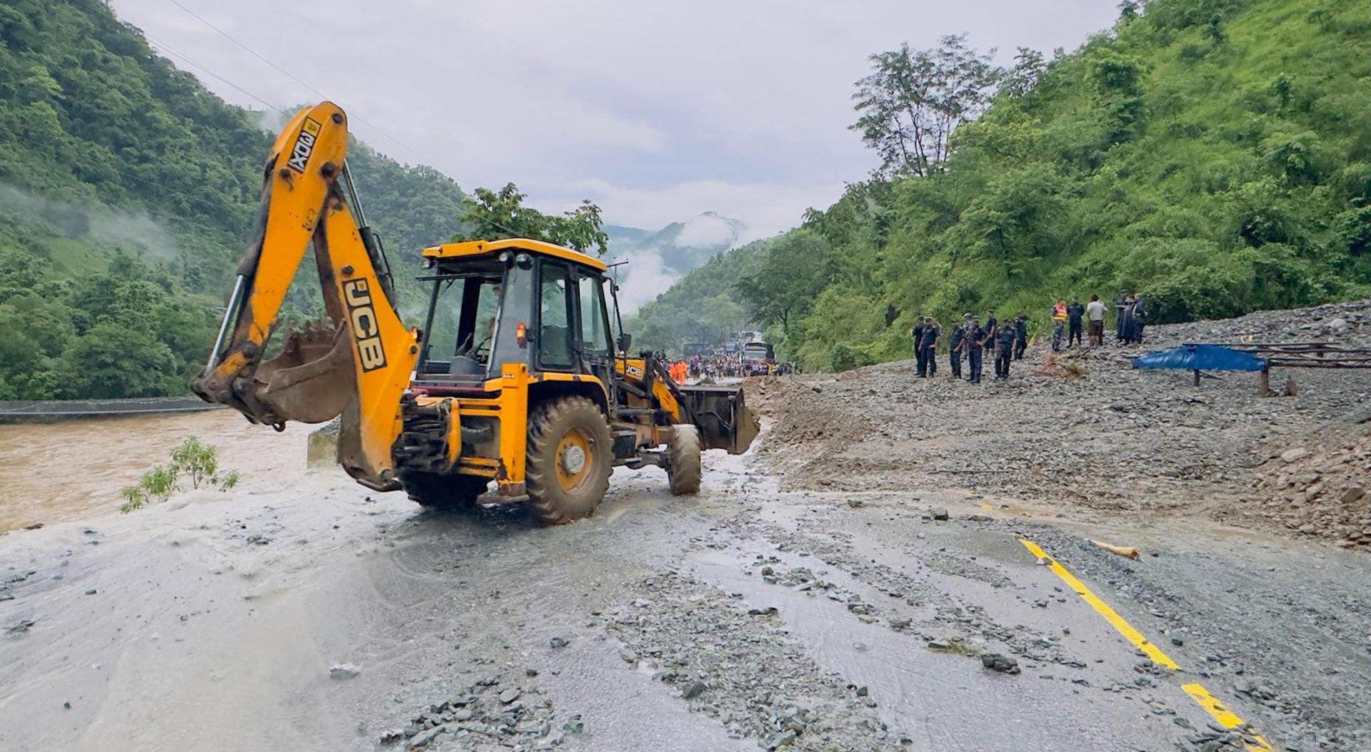 नारायणगढ-मुग्लिन सडक : नौ किलोमा सडक भासियो, एकतर्फी यातायात सञ्चालन