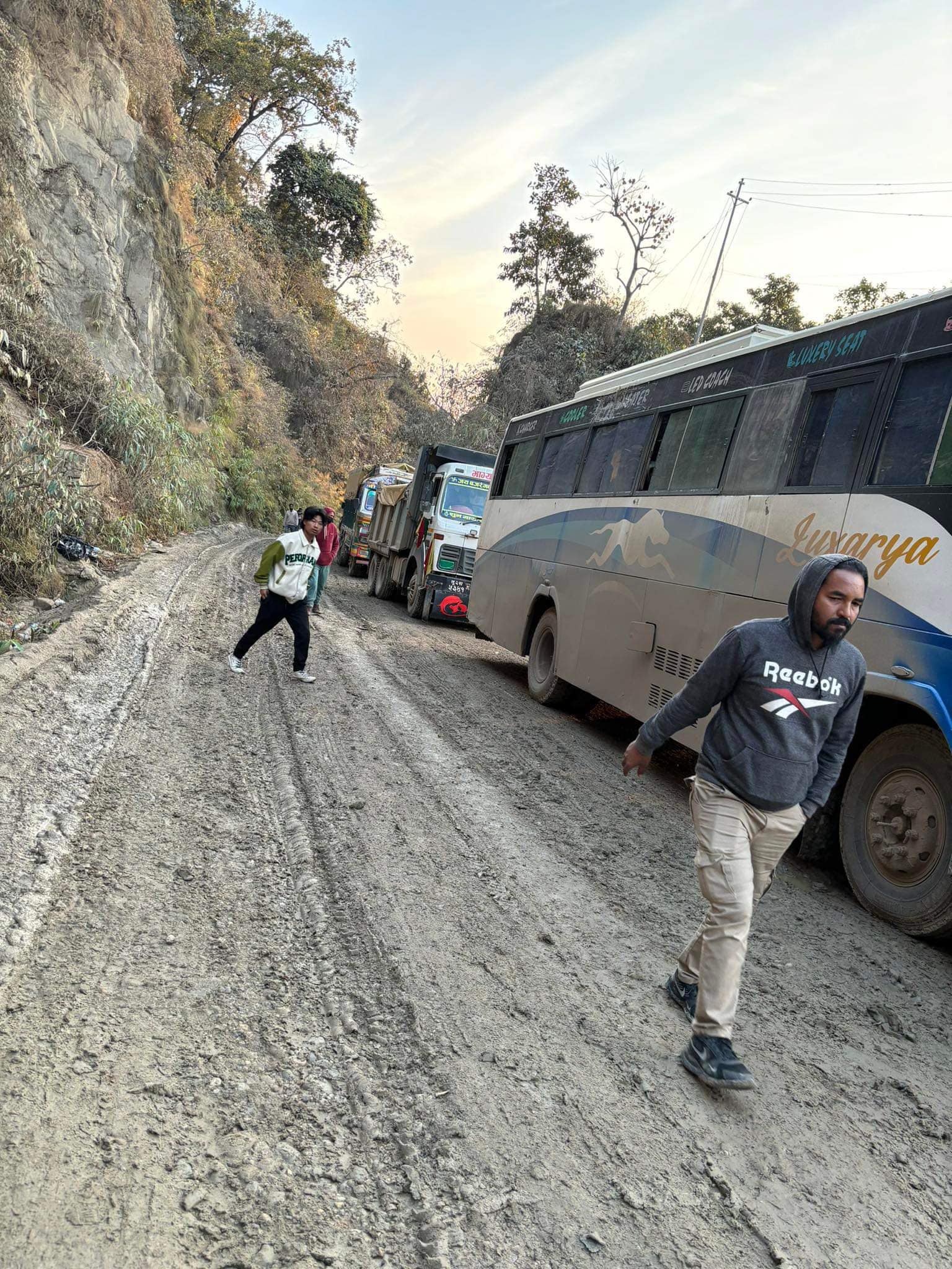 अझै हटेन नारायणगढ–बुटवल सडक खण्डको अवरोध